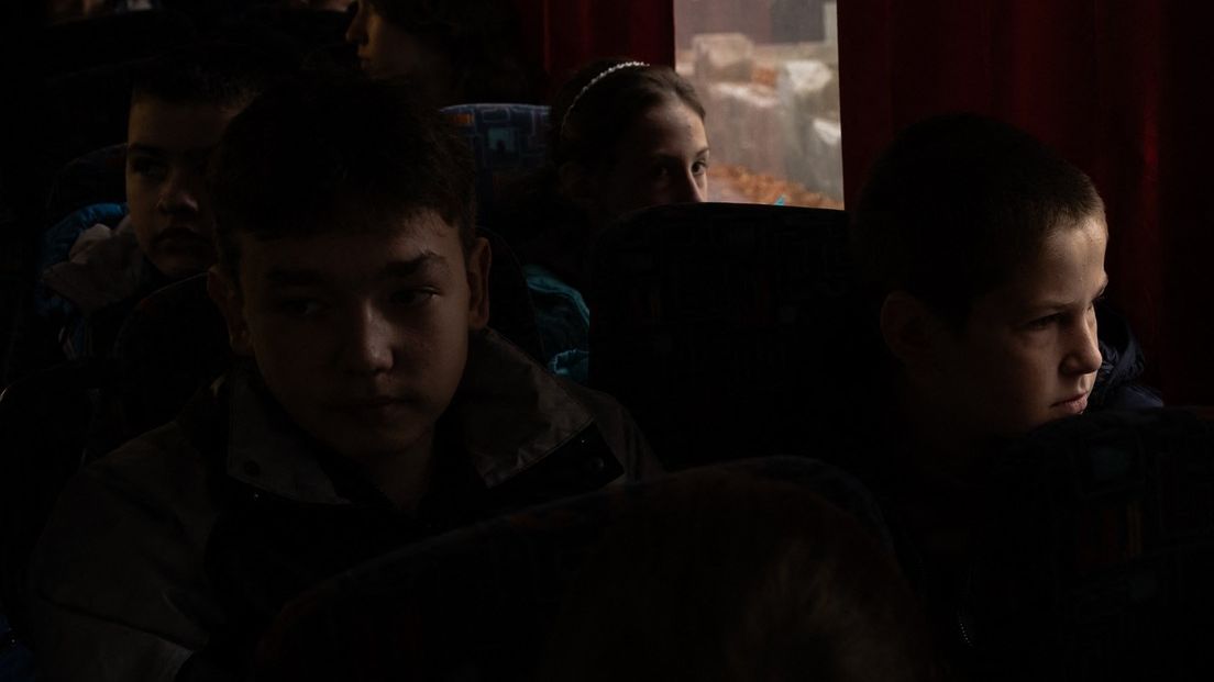 Fotky: Poslední děti v Chersonu už válku nedávají